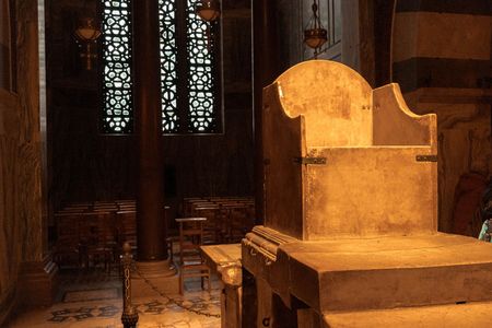 Thron von Karl dem Großen im Aachener Dom.