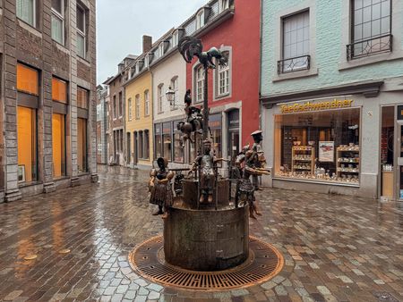 Puppenbrunnen in der Aachener Altstadt.